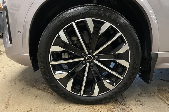 Volvo XC90 17 of 30