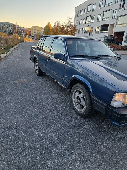 Volvo 740 2 of 6