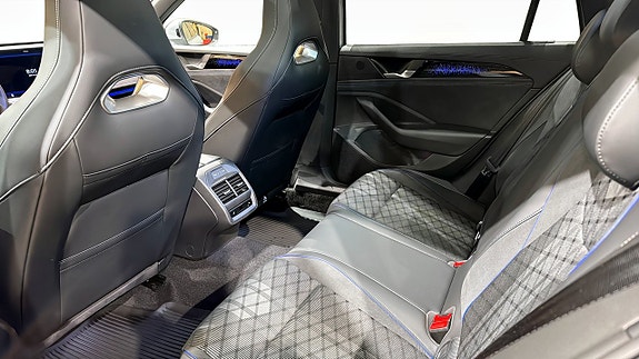 Volkswagen Passat 12 of 23