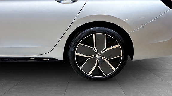 Volkswagen Passat 6 of 23