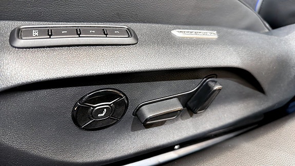 Volkswagen Passat 18 of 23