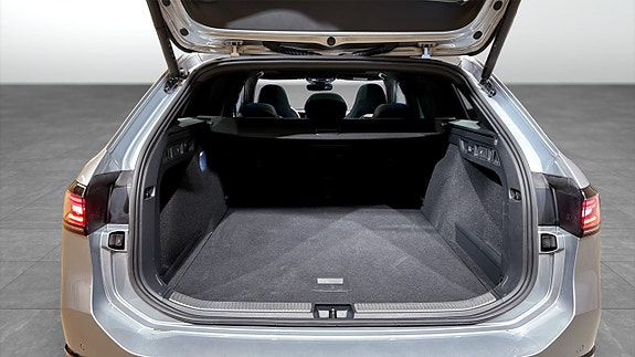 Volkswagen Passat 13 of 23