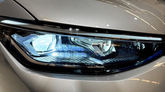 Volkswagen Passat 17 of 23