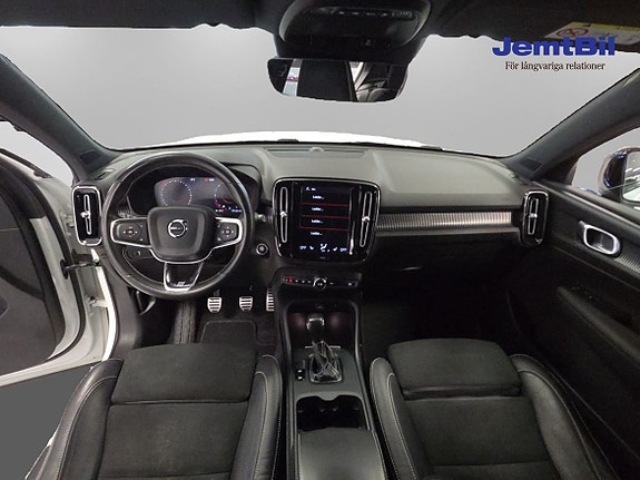 Volvo XC40 7 of 14