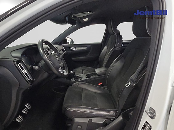 Volvo XC40 8 of 14