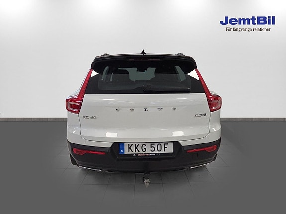 Volvo XC40 5 of 14