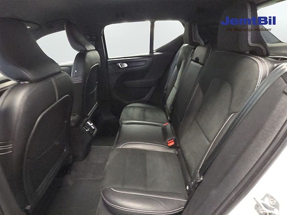 Volvo XC40 9 of 14