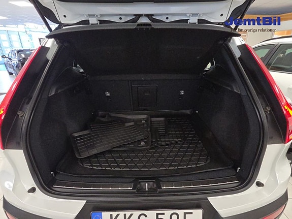 Volvo XC40 14 of 14