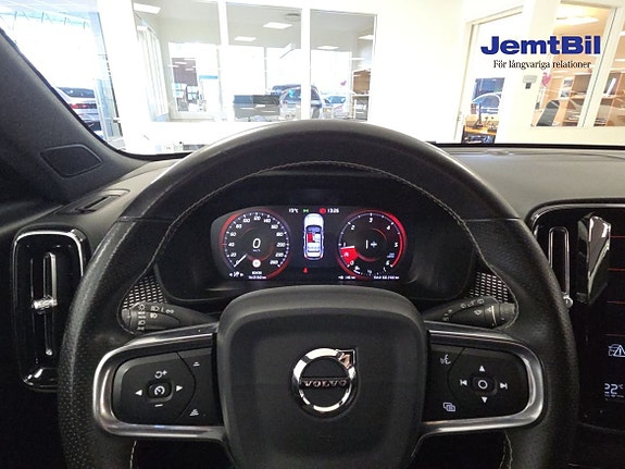 Volvo XC40 10 of 14