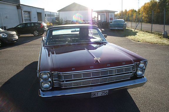 Ford Galaxie 13 of 25