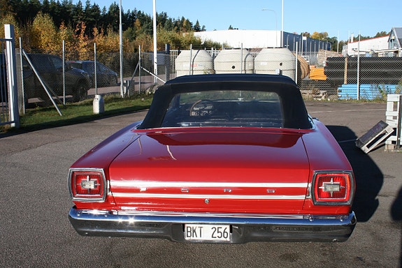 Ford Galaxie 9 of 25