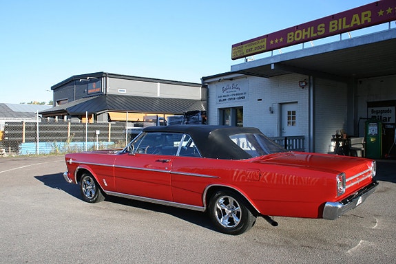 Ford Galaxie 8 of 25