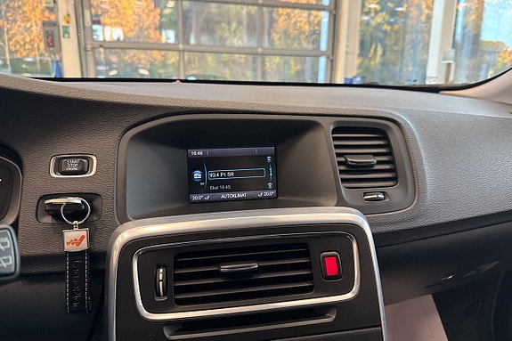 Volvo V60 14 of 22