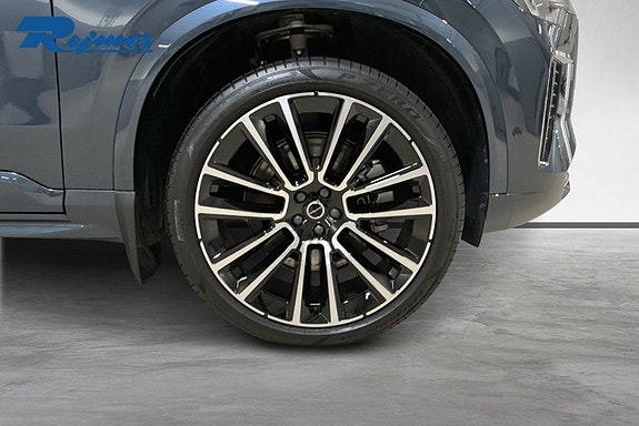 Volvo XC90 16 of 19