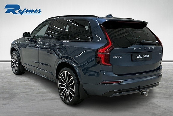 Volvo XC90 2 of 19