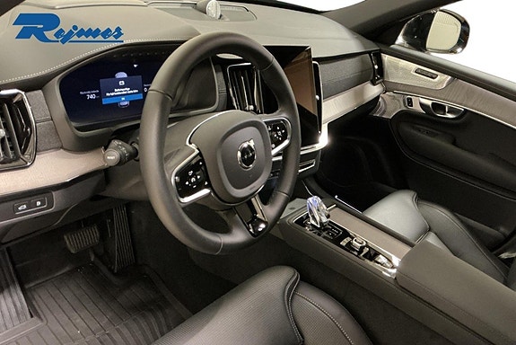Volvo XC90 6 of 19