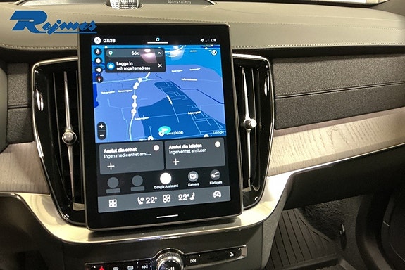 Volvo XC90 10 of 19