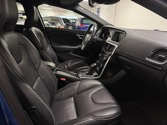 Volvo V40 12 of 14