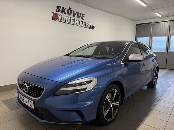 Volvo V40 2 of 14
