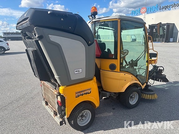 Redskapsbärare Belos Trans Pro 3440 med sop s 4 of 6