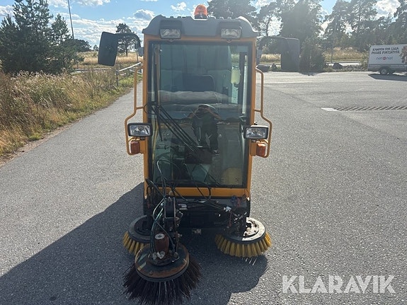 Redskapsbärare Belos Trans Pro 3440 med sop s 6 of 6