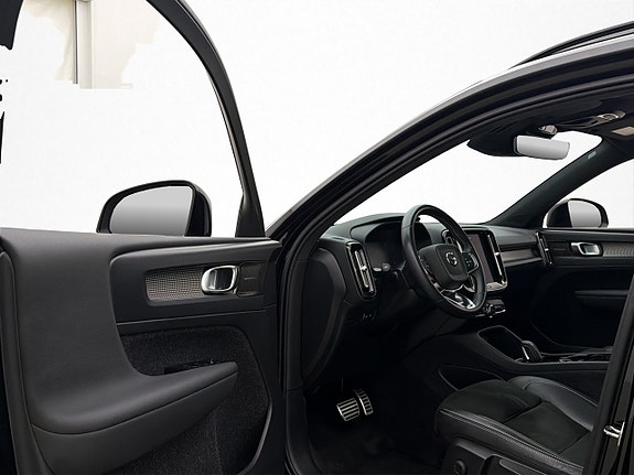 Volvo XC40 10 of 30