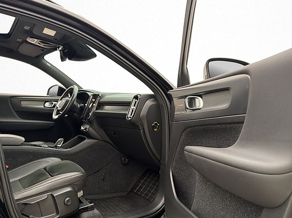 Volvo XC40 30 of 30