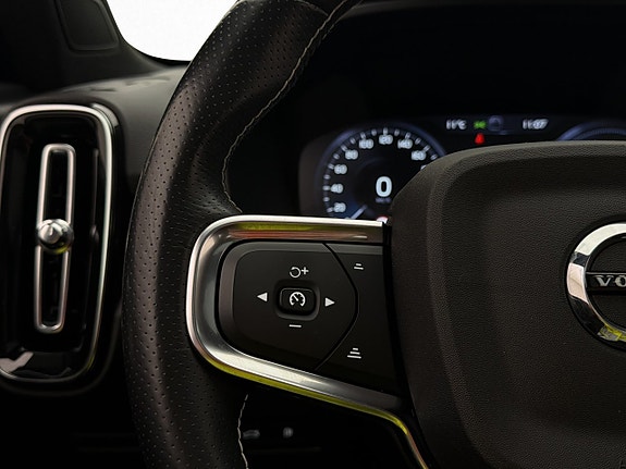 Volvo XC40 14 of 30