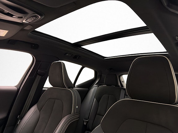Volvo XC40 12 of 30