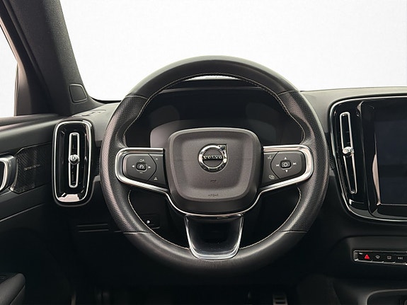 Volvo XC40 13 of 30