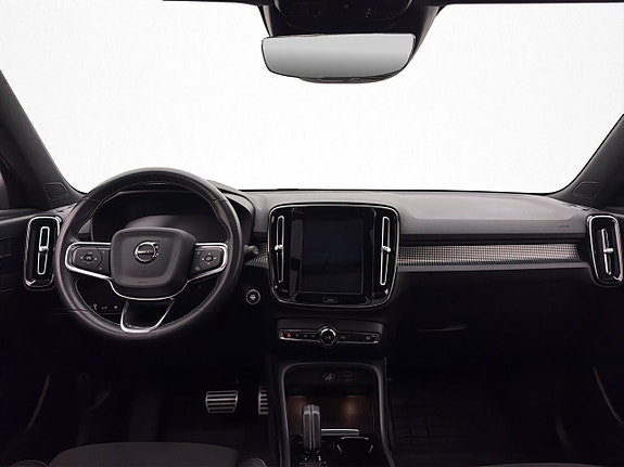 Volvo XC40 28 of 30