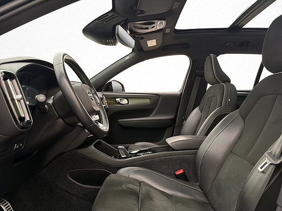 Volvo XC40 11 of 30