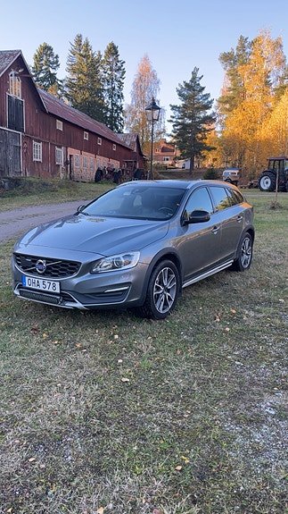 Volvo V60 Cross Country 3 of 4