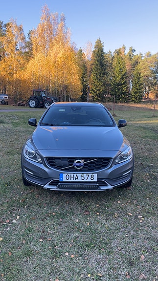 Volvo V60 Cross Country 2 of 4