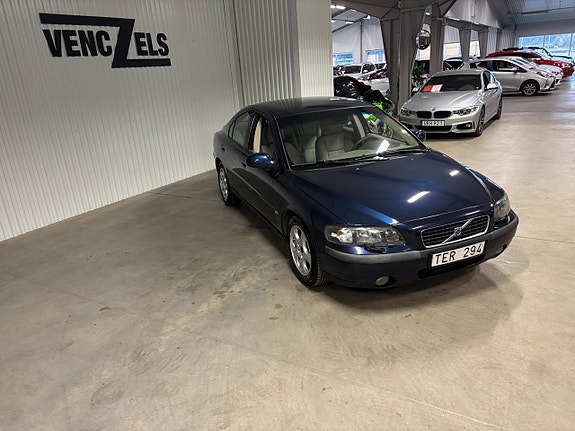 Volvo S60 2 of 8
