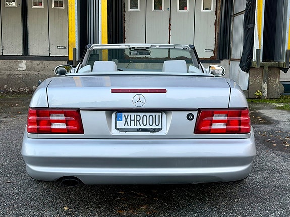 Mercedes-Benz SL 500 8 of 25