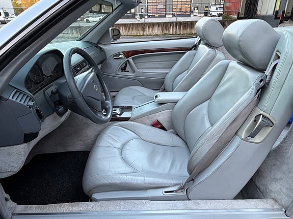 Mercedes-Benz SL 500 23 of 25