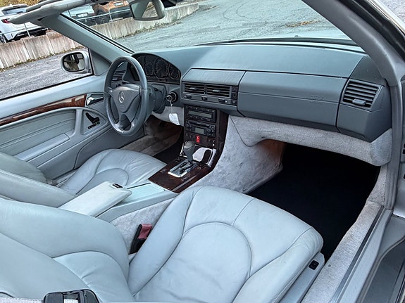 Mercedes-Benz SL 500 24 of 25