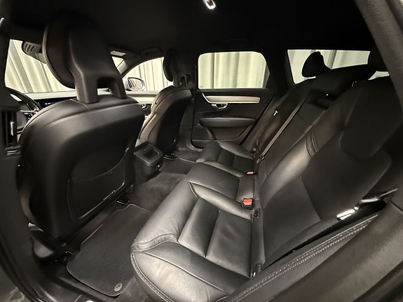 Volvo V90 Cross Country 9 of 18