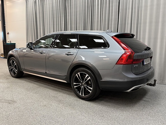 Volvo V90 Cross Country 3 of 18