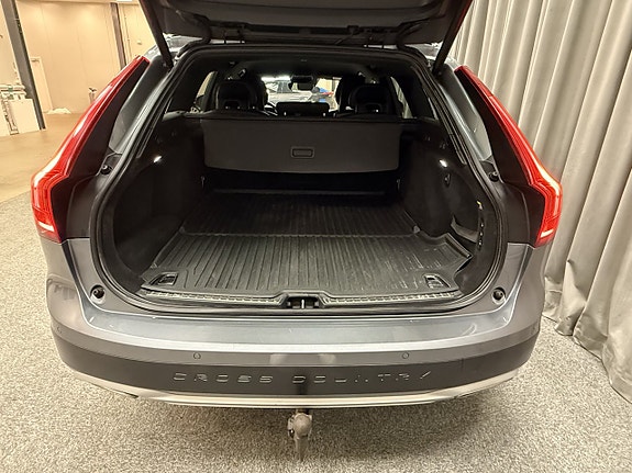 Volvo V90 Cross Country 7 of 18