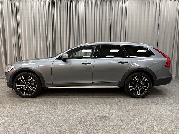 Volvo V90 Cross Country 2 of 18