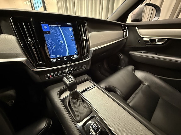 Volvo V90 Cross Country 12 of 18
