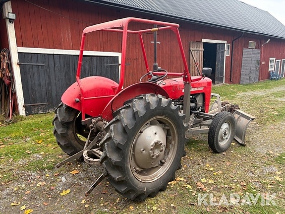Veterantraktor Massey Ferguson 30 med plog 5 of 6