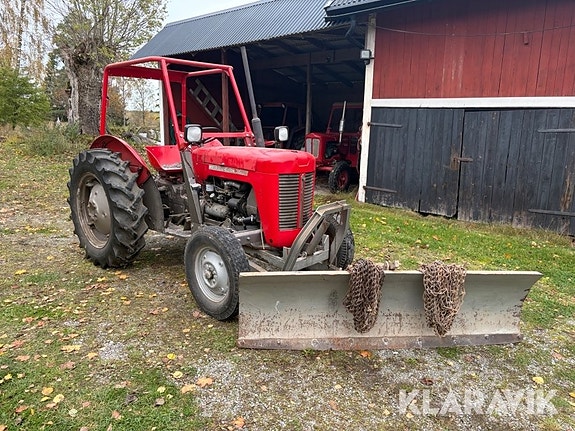 Veterantraktor Massey Ferguson 30 med plog 3 of 6
