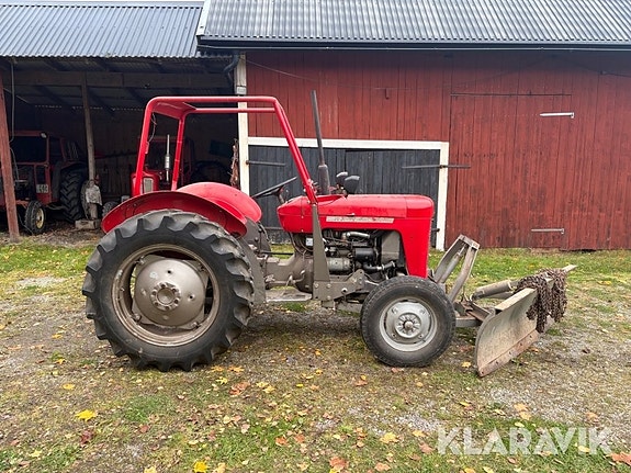Veterantraktor Massey Ferguson 30 med plog 4 of 6