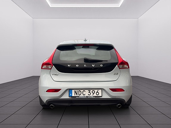 Volvo V40 4 of 23