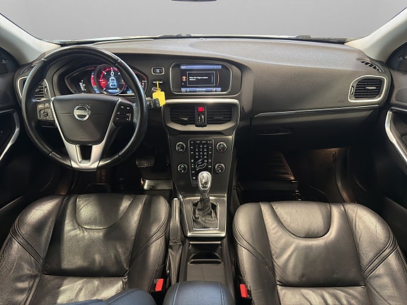Volvo V40 12 of 23