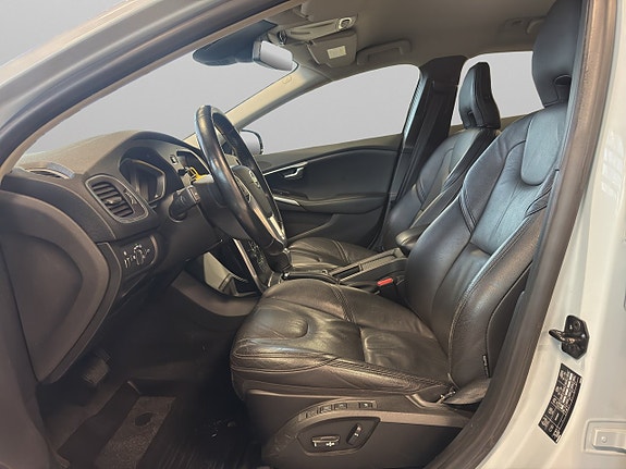 Volvo V40 11 of 23