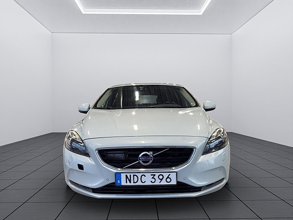 Volvo V40 8 of 23
